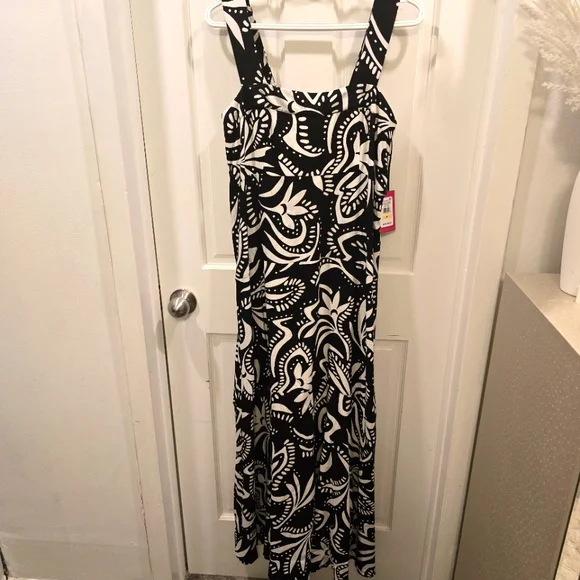 Vince Camuto Black and White Floral Maxi Dress In Size (M) - Picture 2 of 8